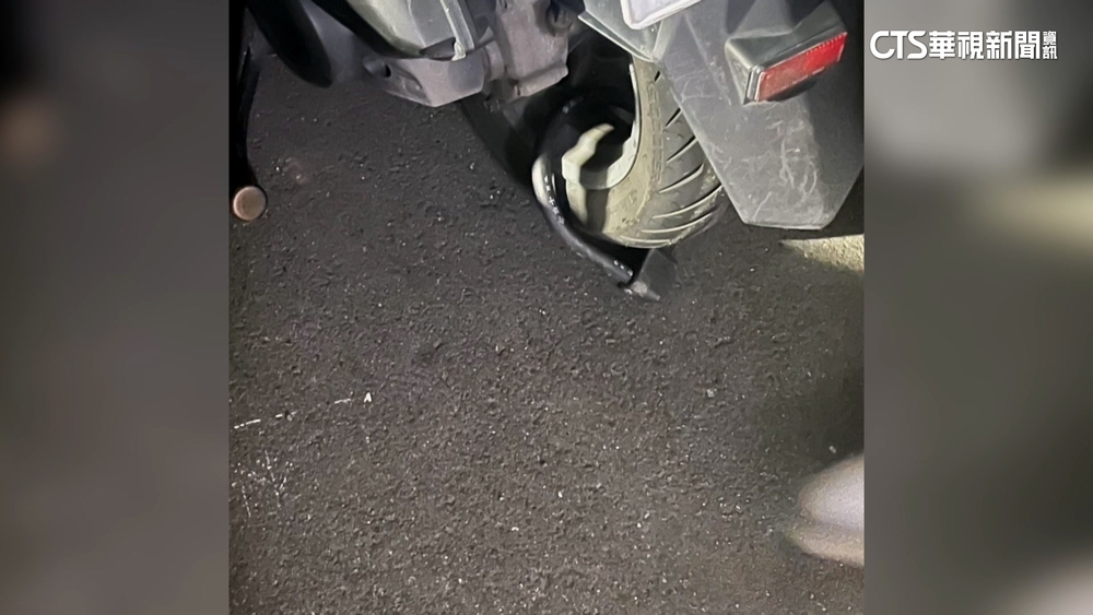 機車被亂移還上大鎖　女大生尋回花5百元解鎖.怒報警