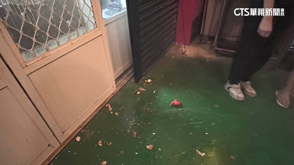 台中18歲男無照撞死人落跑　住家遭砸雞蛋和番茄