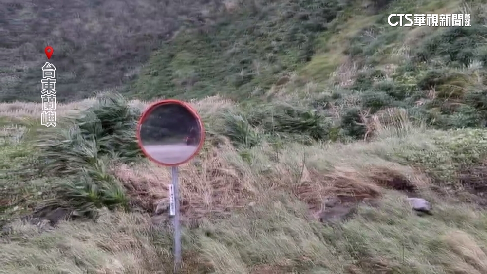 康芮強颱逼近！　東部離島出現長浪.刮大風