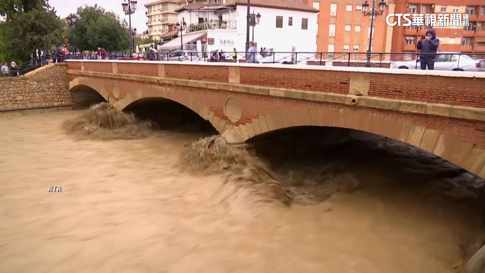 冷鋒過境伴隨極端天氣　西班牙豪雨成災