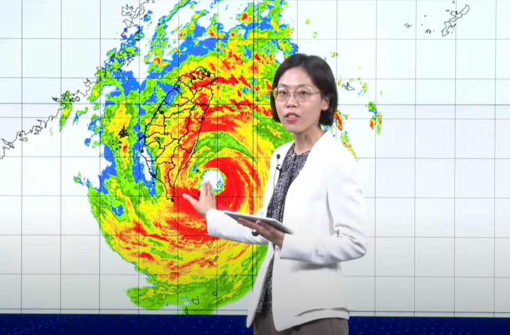 強颱康芮快速逼近　預計下午登陸、晚間出海 中南部風雨將增強