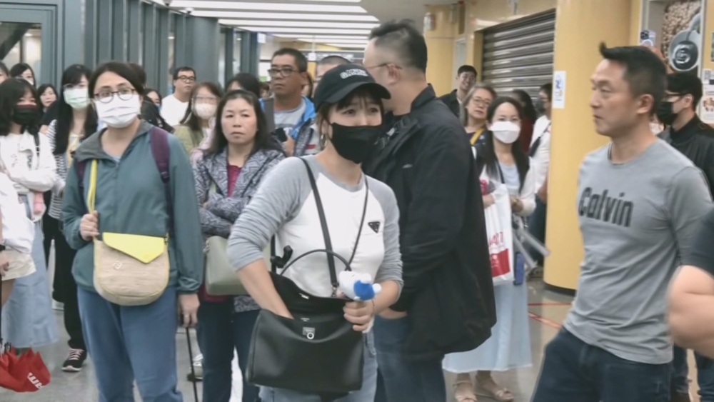 劉德華演唱會突改停辦　現場排隊歌迷崩潰痛哭