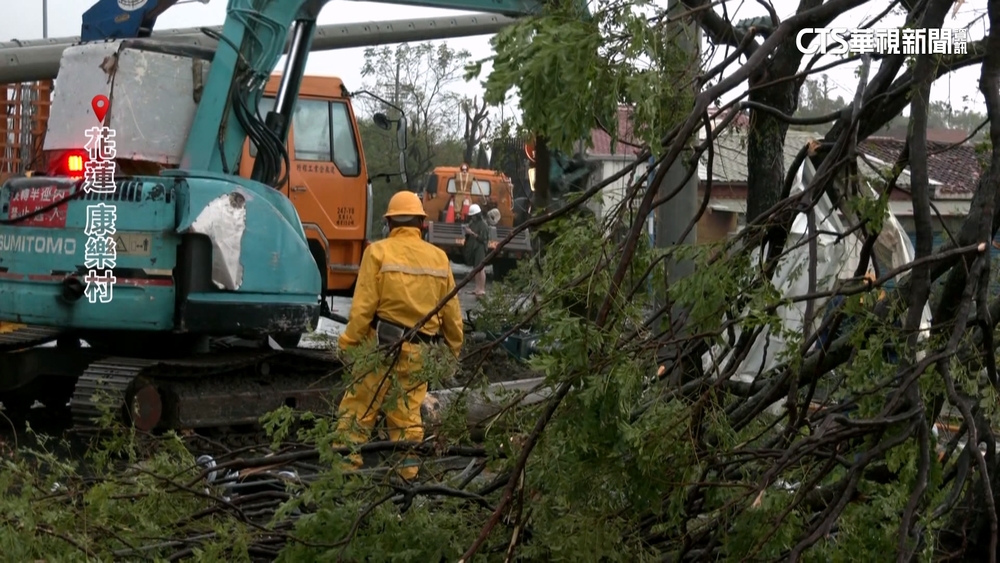 康芮挾狂風掃花蓮康樂村　2村民遭玻璃割傷