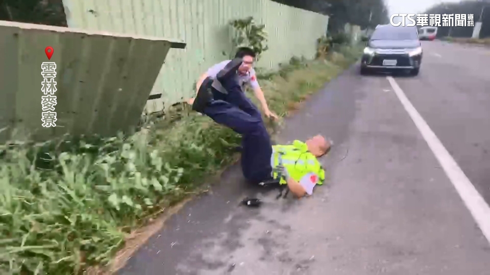 康芮「風」狂！　加固鐵皮圍欄　雲林麥寮警衛遭吹倒地