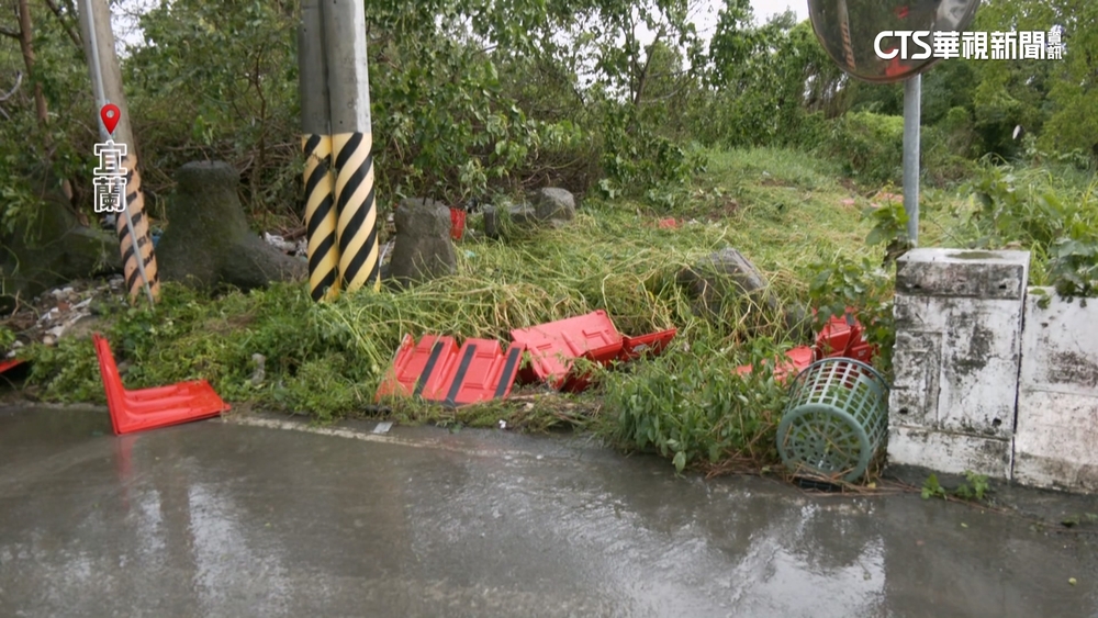 宜蘭縣三星鄉水淹腳踝　民眾急搭橡皮艇撤離家園