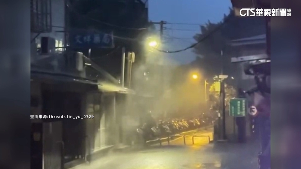 文大颱風實錄　男大生站不穩尖叫　宿舍天花板砸下來