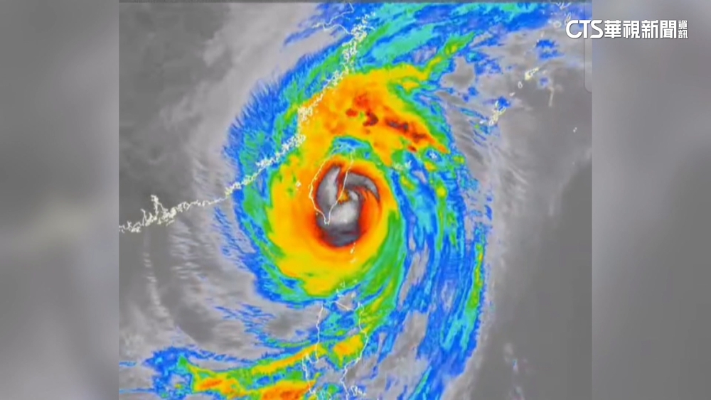 康芮登陸影像曝　撞中央山脈颱風眼即消失　灰飛煙滅
