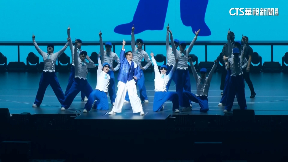 劉德華開場甜喊「想我嗎」　台下「華嫂們」尖叫暴動