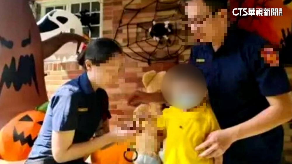 萬聖節孩扮「柯上銬」！　警夫妻PO網惹議.南警局懲處