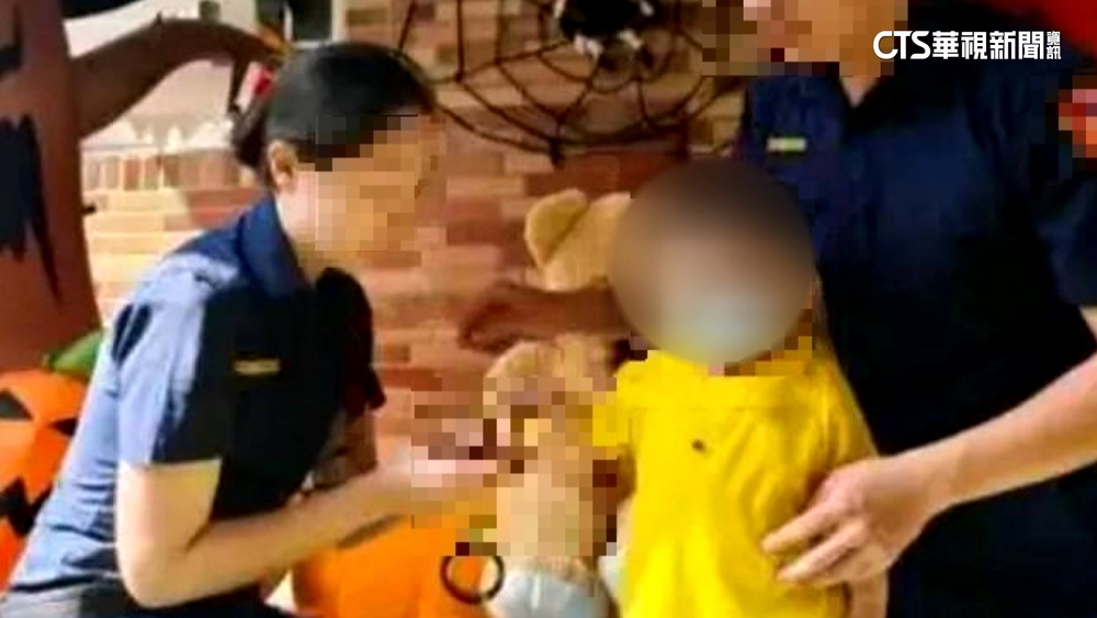 萬聖節孩扮「柯上銬」　警夫妻PO網惹議遭懲處