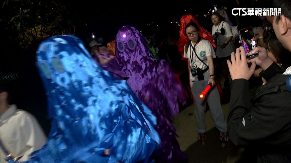 白晝之夜登場！　民眾扮「大麥町犬」：是日夜顛倒社畜