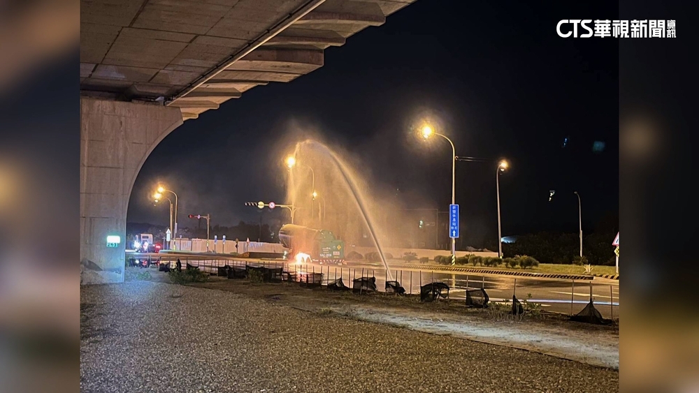 新竹槽車輪胎突起火燃燒　消防灌救1小時後撲滅