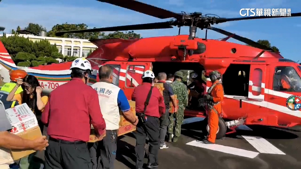 1.5噸物資空投司馬庫斯　聯外橋斷修復需10天