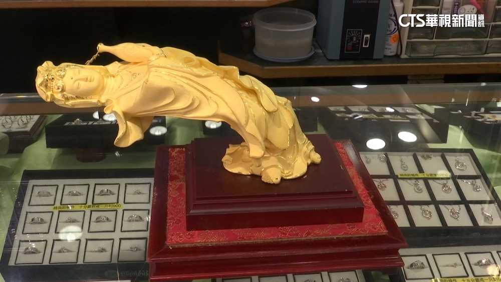 同間銀樓7年前才被搶！　「下腰觀音」意外成鎮店寶