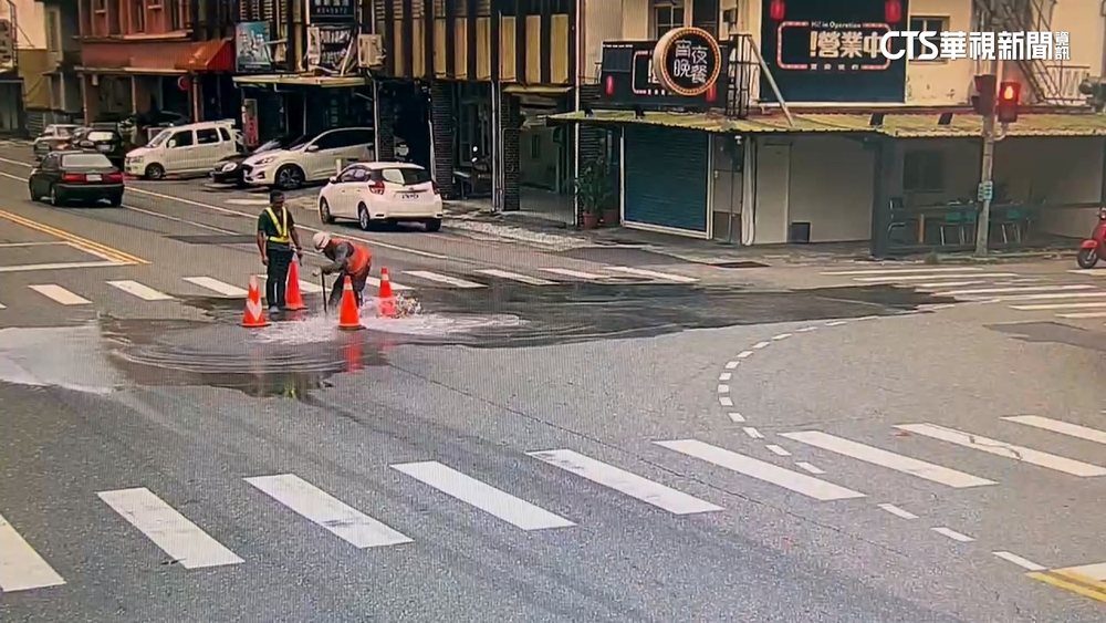 花蓮市區驚見噴泉！　台水：「水管洩壓排氣」正常現象