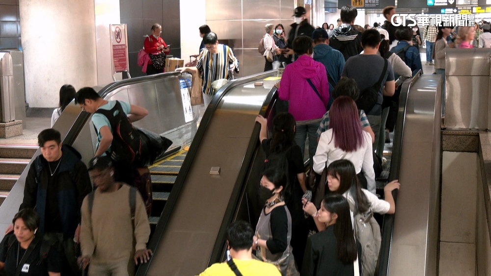 公告手扶梯「兩側皆可站」掀熱議　北捷：紓解人潮