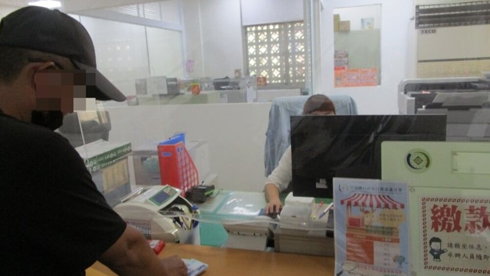 虧大了！雲林男亂丟廢棄磁磚　賺3千反挨罰12萬