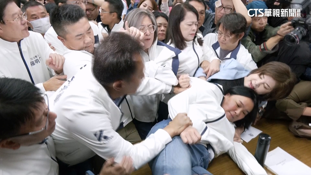 財劃法「3分鐘」闖關成功　陳其邁現身：裝肖ㄟ