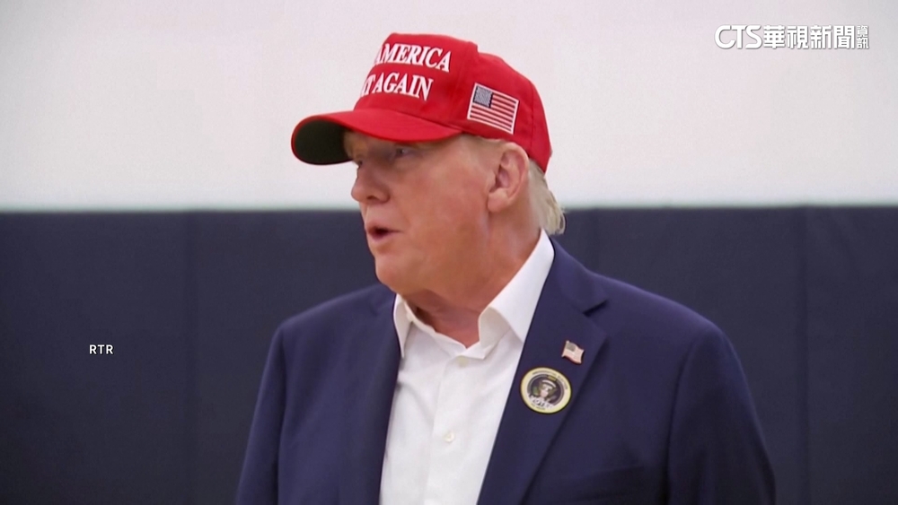 川普攜夫人佛州投票完成　神態自若「很有信心」