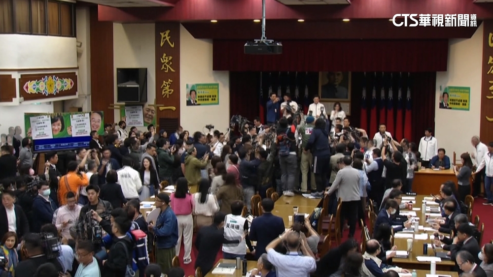 3分鐘審財劃法爆衝突！　陳玉珍控「害斷牙」　綠怒戳謊