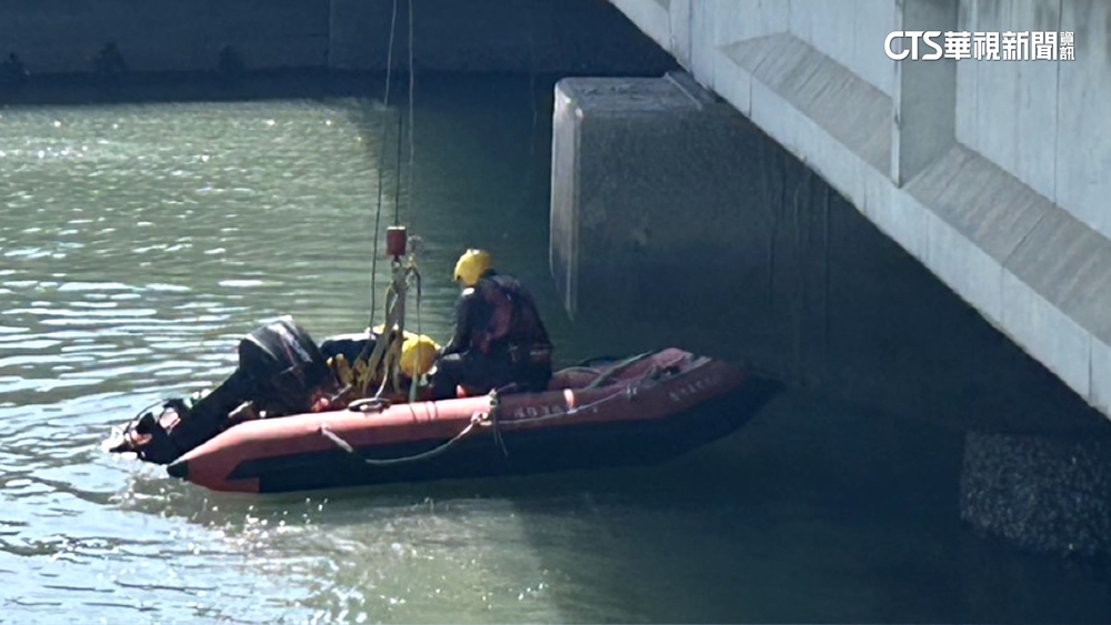 男違法採蚵怕被逮躲5小時　警消誤認救溺白忙