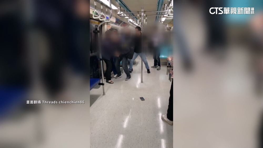 捷運上女子拿利器劃傷17歲男學生　乘客勇敢奪刀