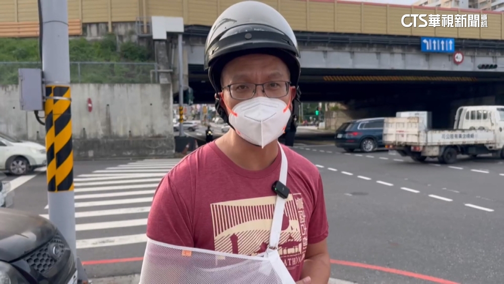 依義交指揮讓救護車　兩騎士挨撞　遭判「闖紅燈全責」