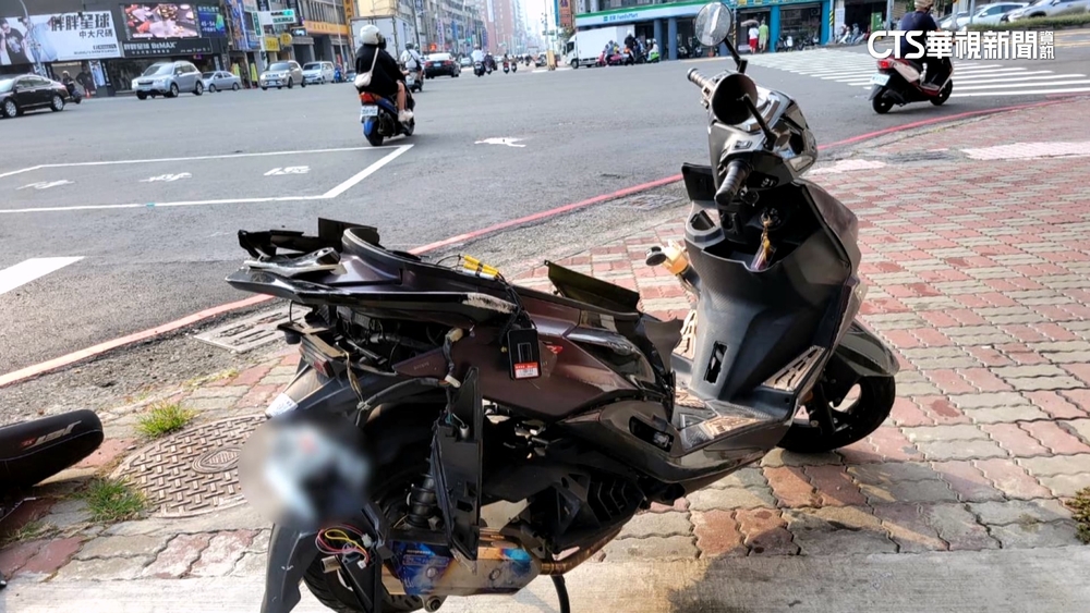 高雄「撞」況多！聯結車輾死騎士　高屏大橋6車連撞4傷