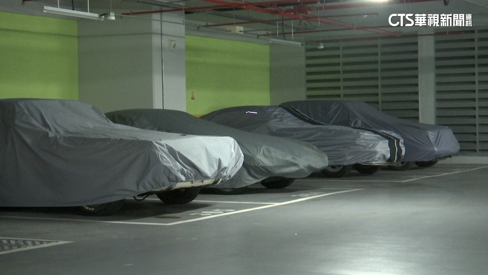 社宅車位「人人可抽」　疑遭無牌車.公司車長期停放