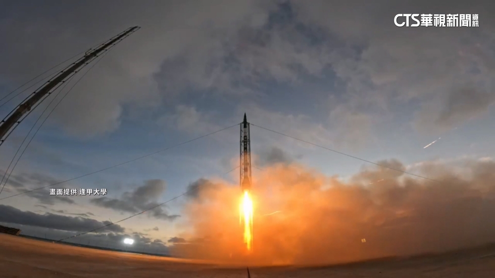 2度試射失敗急改良　逢甲成功發射小型科研火箭