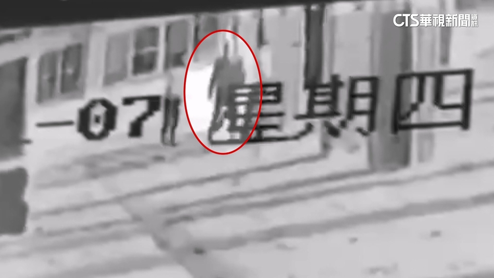 小五女童遭同學踹肚　莽父闖校園毆打男學生