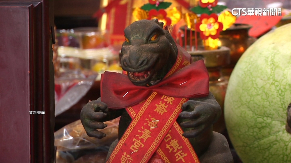 全台唯一！　學甲宮廟哥吉拉神像　「恐龍大將軍」被燒毀