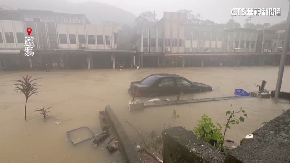 蘇澳水淹1米高車泡水.提早放學　台鐵蘇新-新馬中斷