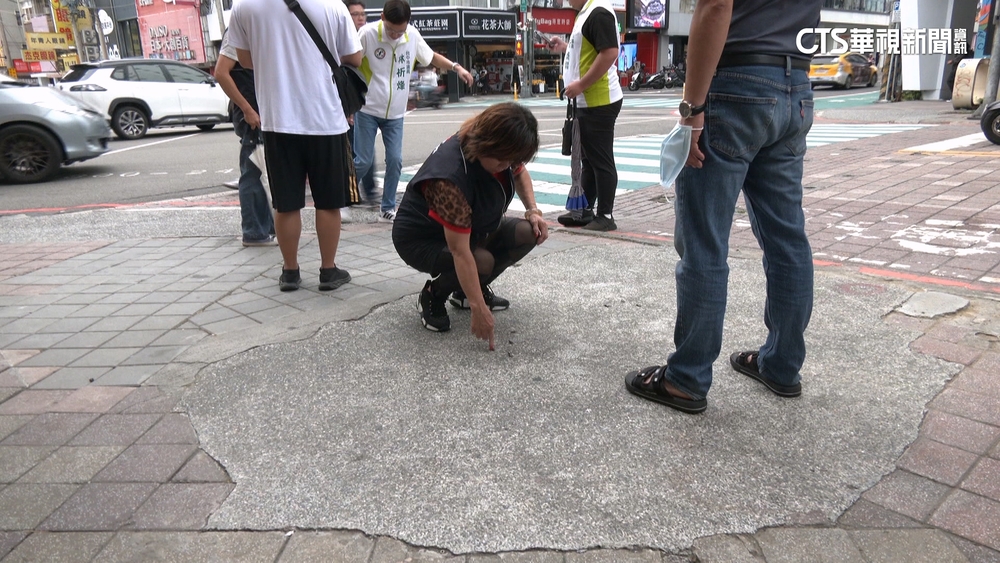 逢甲商圈路面坑疤多！　「補丁色差」不美觀又危險