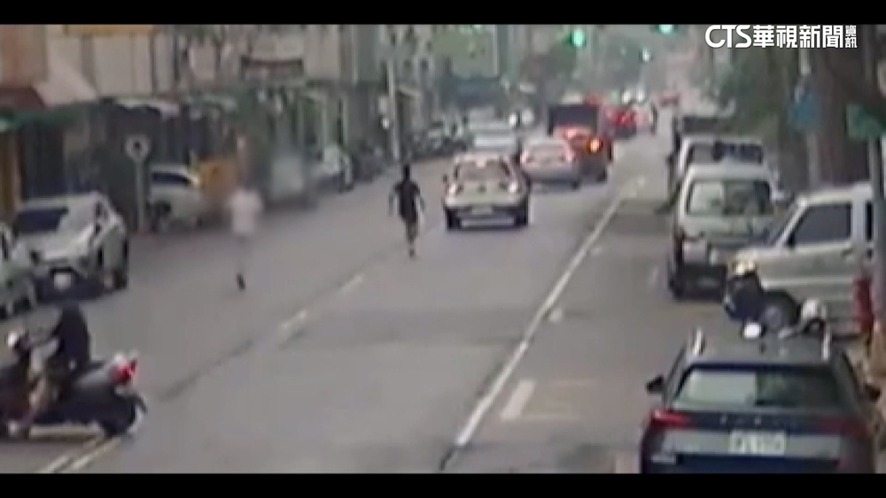 飲酒糾紛談判爆衝突　男持刀當街追逐遭送辦