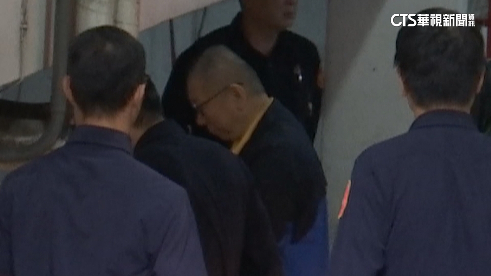 延押後首提訊　柯文哲新造型「大光頭」暗示心境？