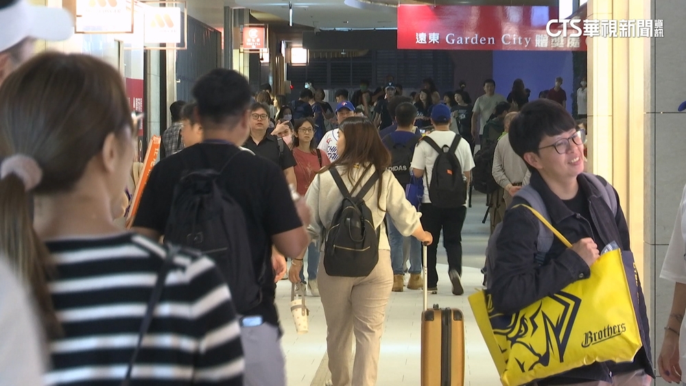 12強台韓大戰！　球迷擠爆大巨蛋　餐飲業喜迎商機