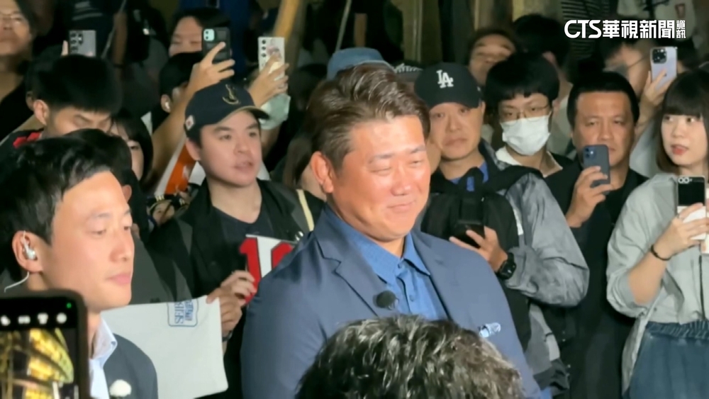 「平成怪物」現身大巨蛋！　日本贏球松坂大輔笑開懷