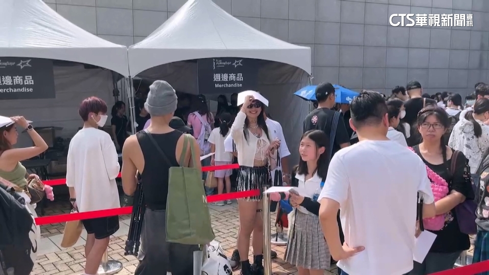 BLACKPINK　Lisa單飛　高雄見面會　粉絲卡位搶周邊