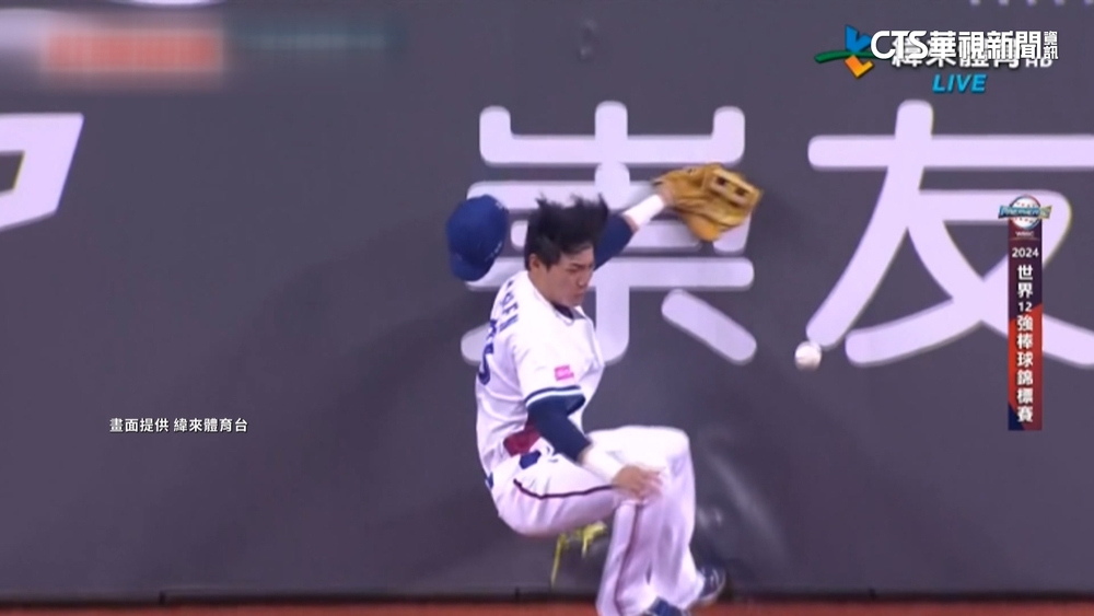 去年也發生過！　台日對決全壘打牆遭「踩破」引熱議