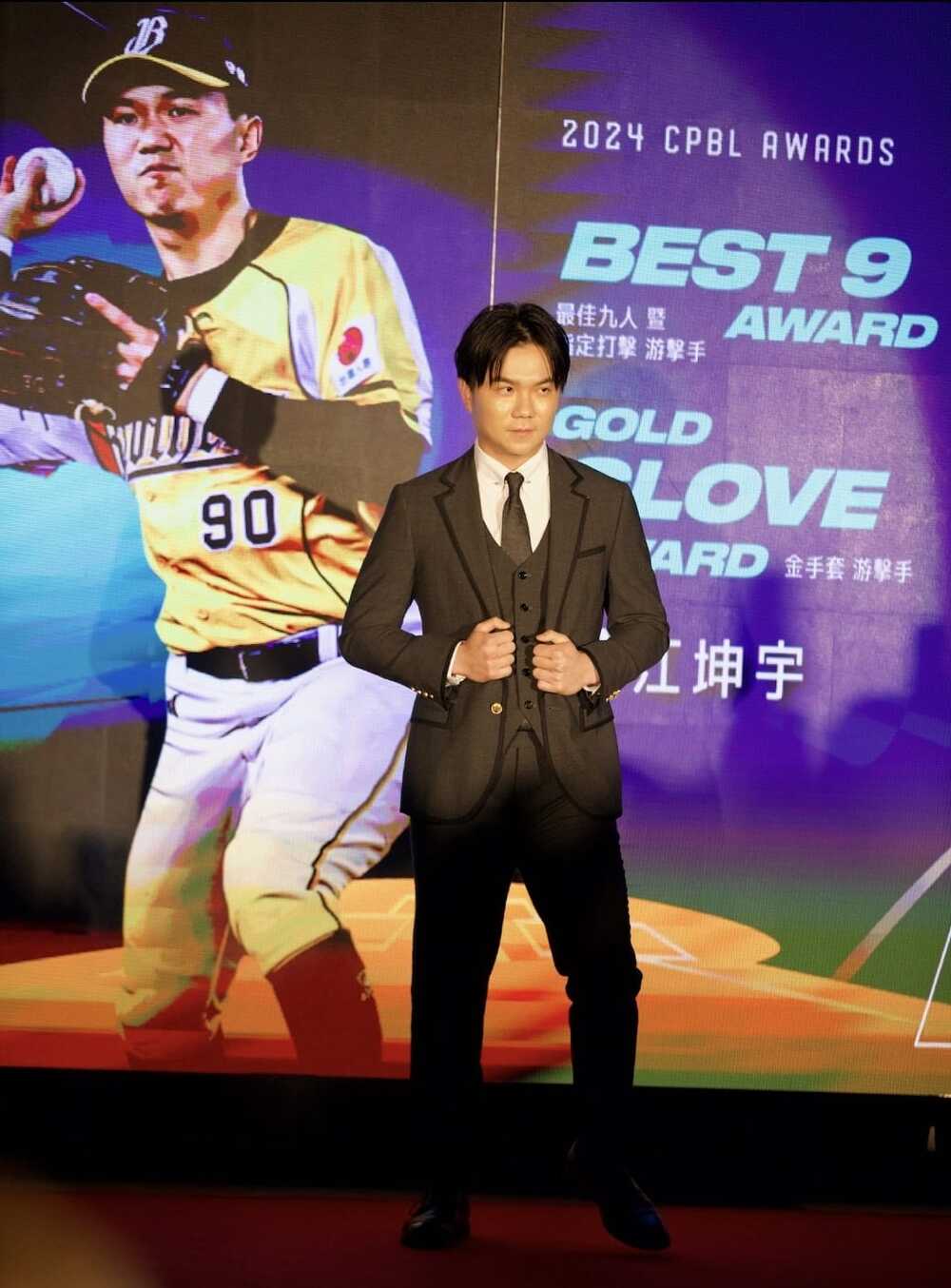 挨觸身球導致右上臂瘀青！　江坤宇發文報平安