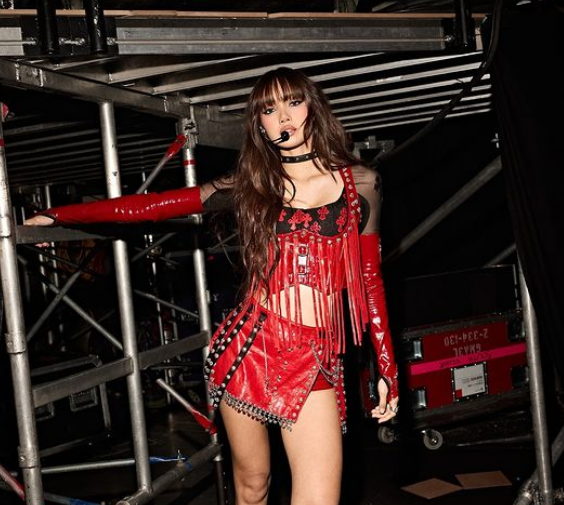 Lisa高雄見面會勁裝嗨翻 演出後現身火鍋名店