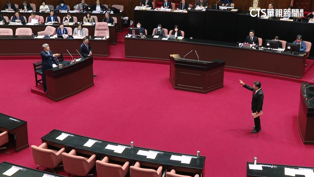 傅崐萁控用兒當人頭避申報　郭智輝動怒：守法尊法