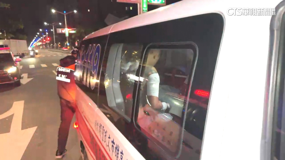 2女感情糾紛釀衝突！　高雄警帶回10人釐清