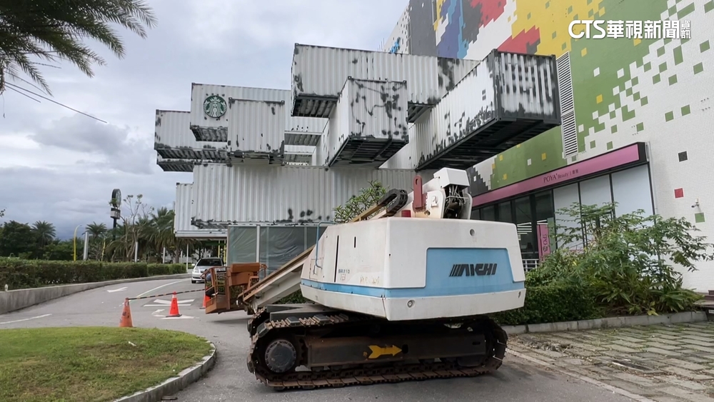 網友驚「貨櫃星巴克」被噴漆　業者揭密除鏽保養