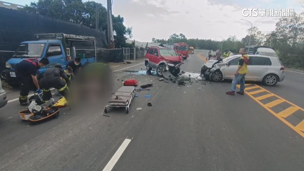 台東轎車突衝對向連撞2車　駕駛拋車外傷重不治