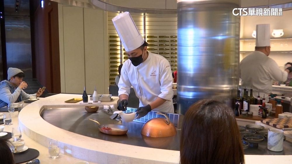 今年勞工平均年薪80.2萬　半導體八連霸年薪破百萬