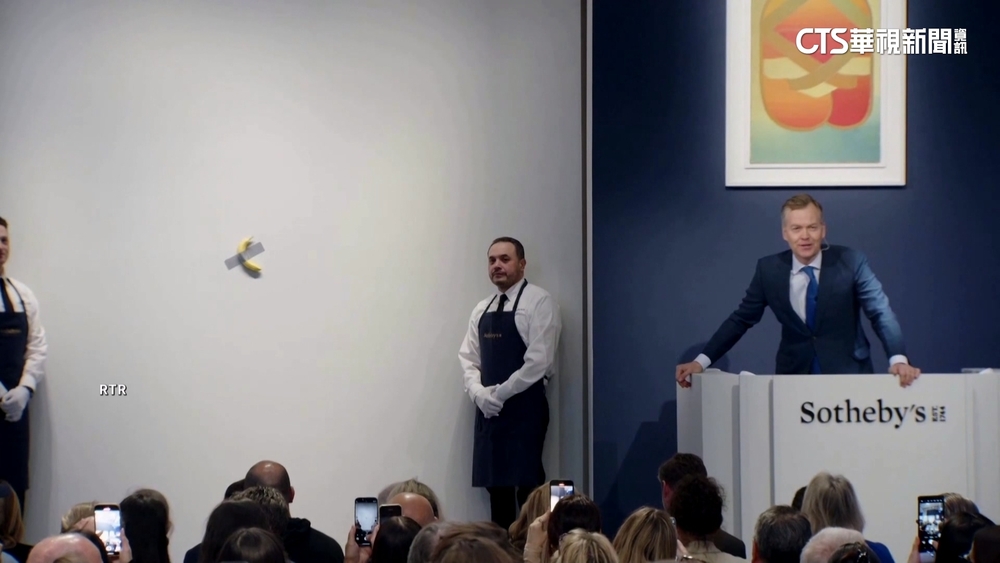 「香蕉貼膠帶」藝術品NT1.7億！　買家曝：我要吃掉