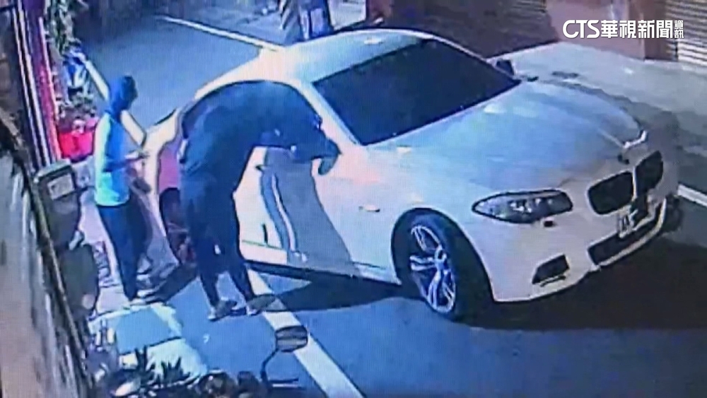 高雄民宅槍響！2男1女討8萬債　嫌趁亂開槍1死2傷