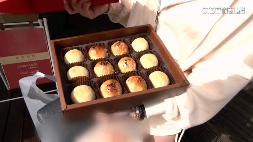 原料.人事成本增　台中知名蛋黃酥喊漲「每顆貴10元」